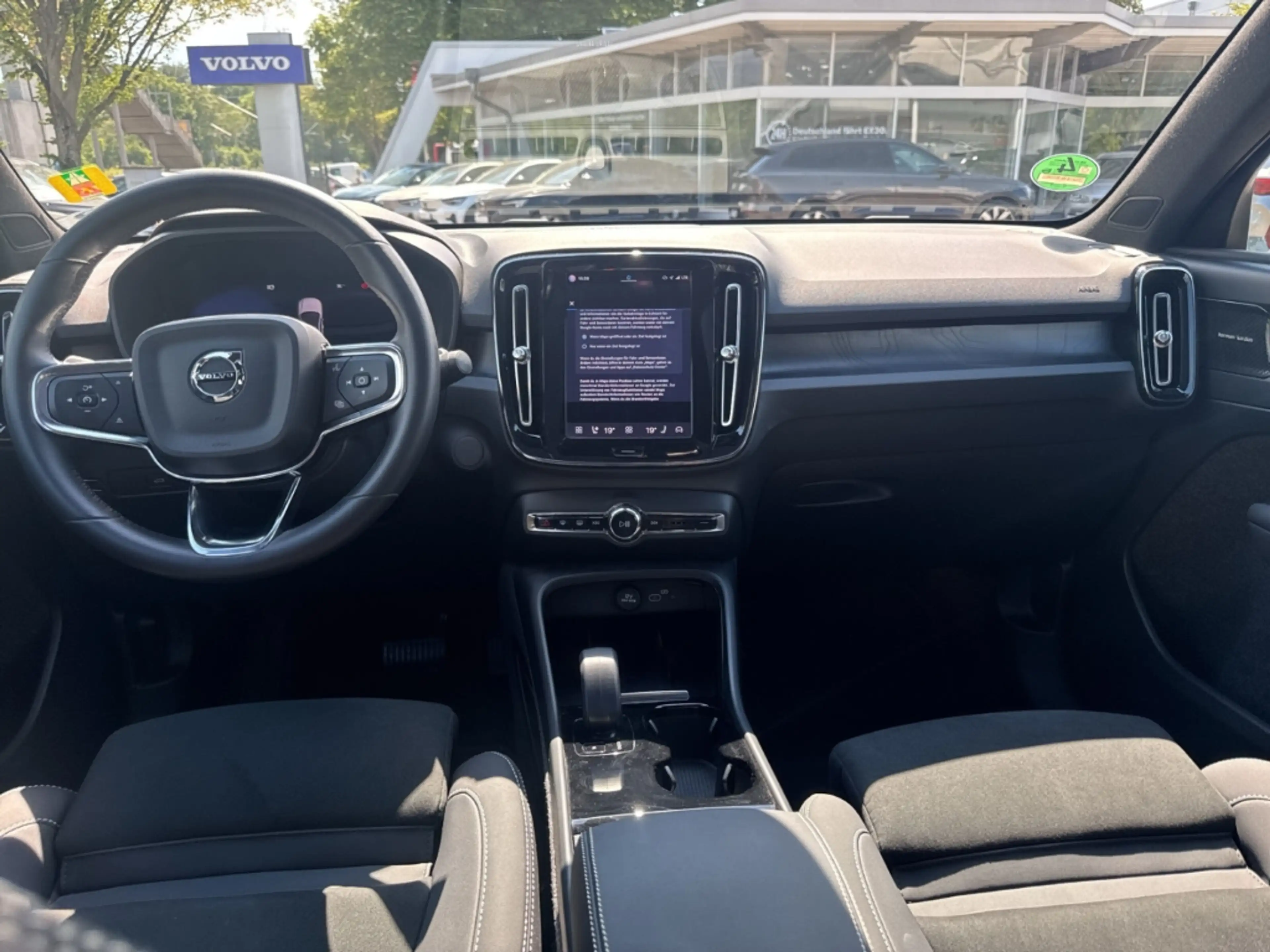Volvo C40 Ultimate Recharge Pure Electric 2WD StandHZG Panor — photo 9