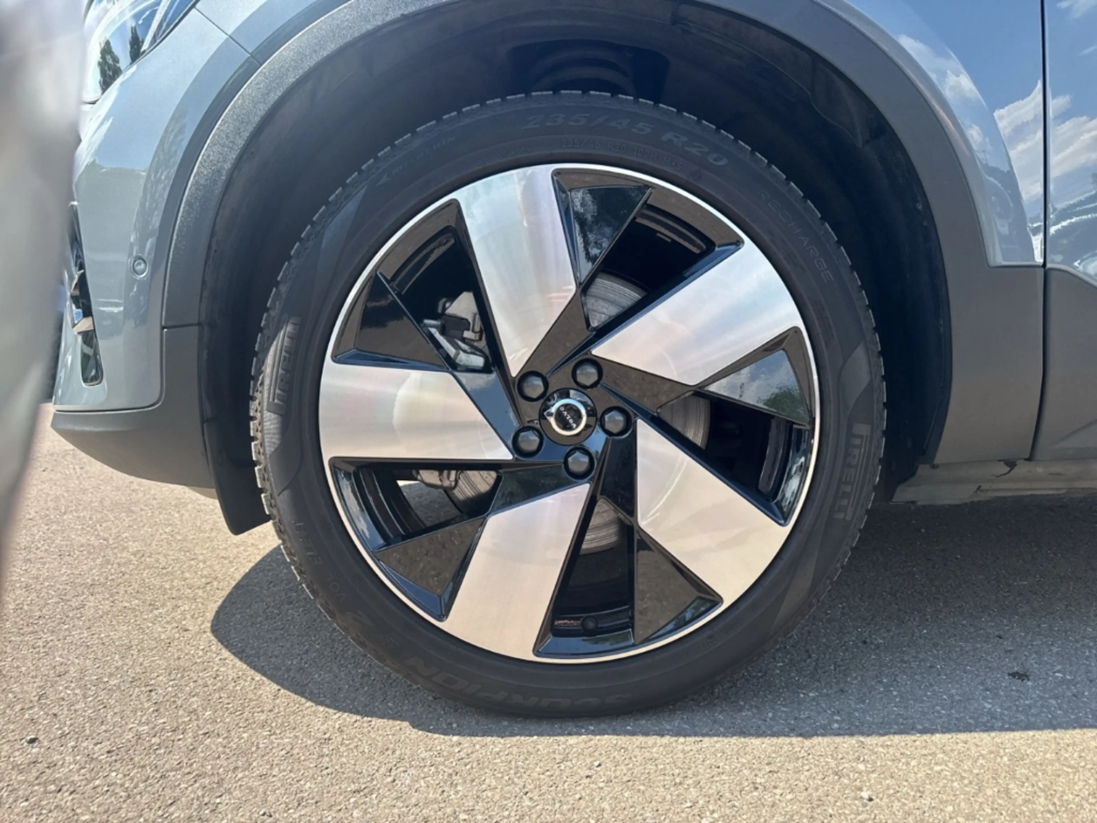 Volvo C40 Ultimate Recharge Pure Electric 2WD StandHZG Panor — photo 8
