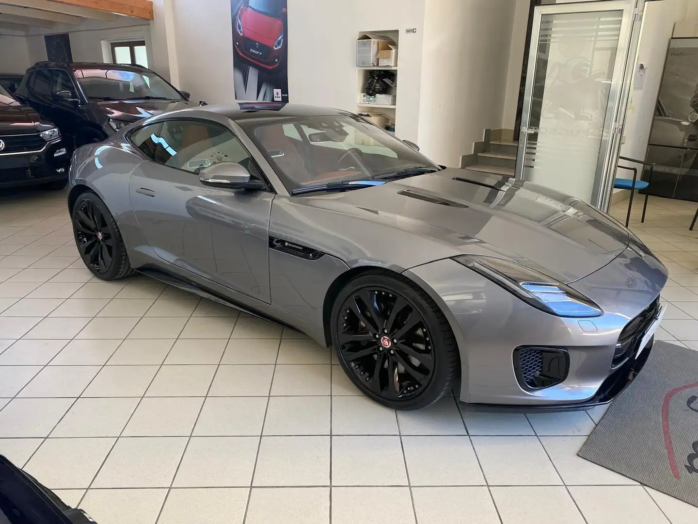 Jaguar F-Type Coupe 2.0 i4 R-Dynamic rwd 300cv auto my19.5 Gris - 1
