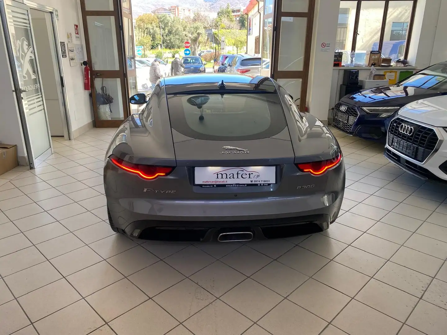 Jaguar F-Type Coupe 2.0 i4 R-Dynamic rwd 300cv auto my19.5 Gris - 2