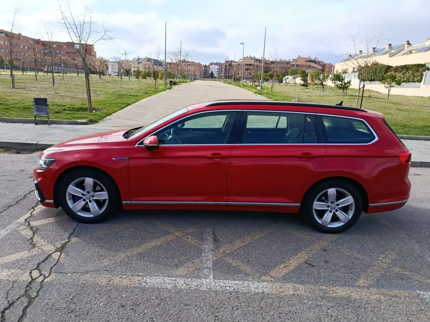Volkswagen Passat Variant GTE 1.4 TSI e-Power Rojo - 2