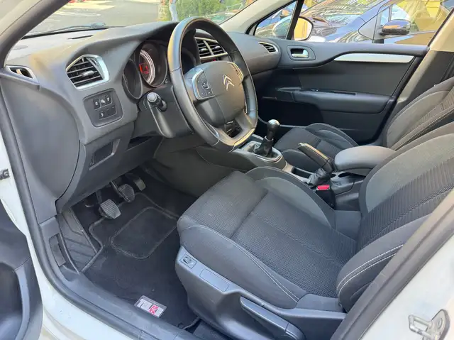 Citroen C4 view 11