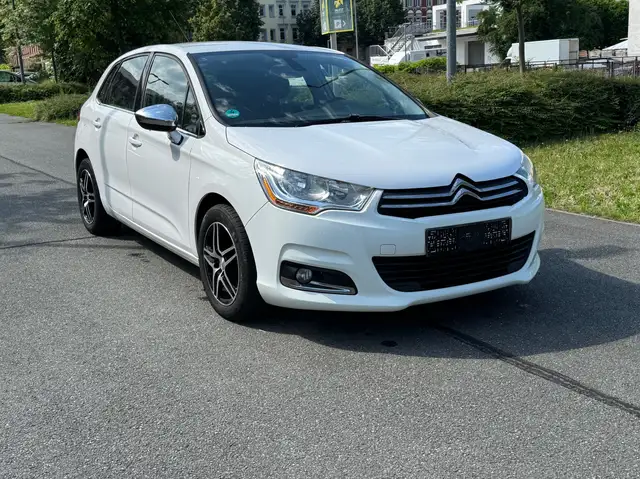Citroen C4 view 3