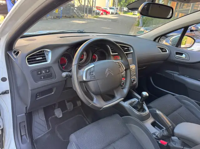 Citroen C4 view 14