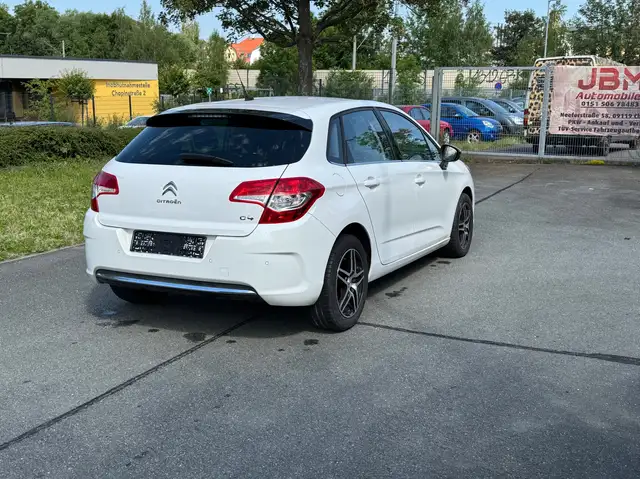 Citroen C4 view 7