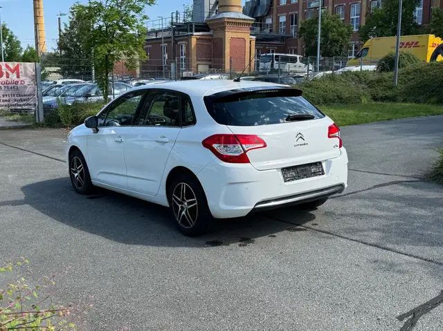 Citroen C4 view 9