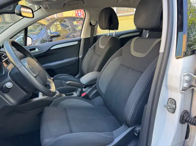 Citroen C4 view 12