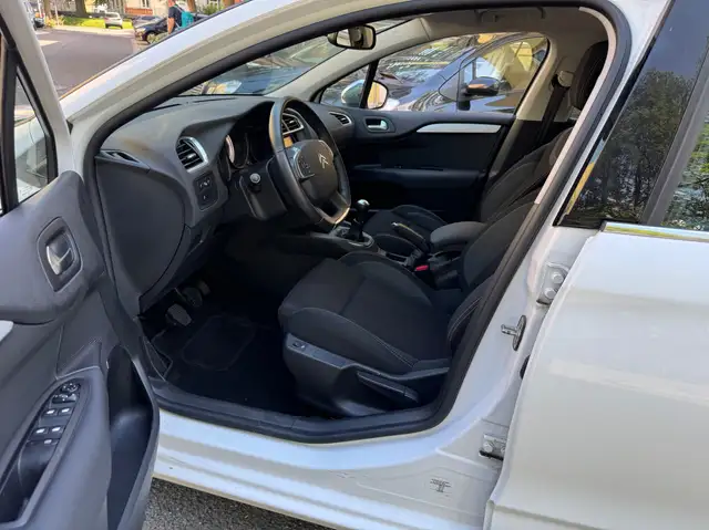 Citroen C4 view 10
