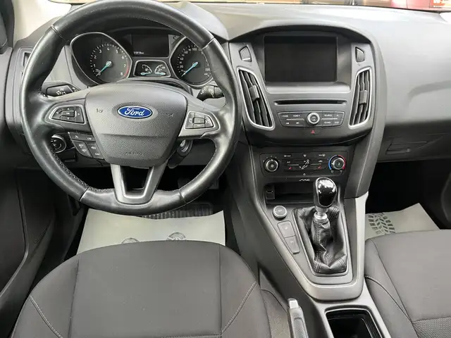 Ford Focus view 9