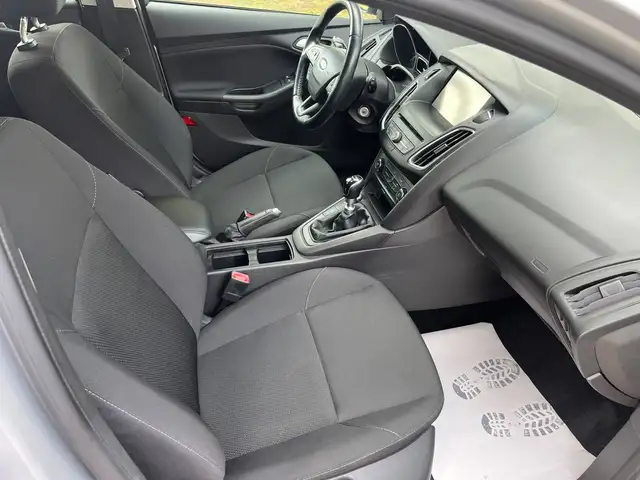 Ford Focus view 10