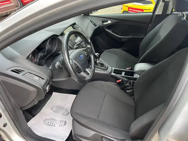 Ford Focus view 8