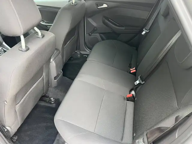 Ford Focus view 12