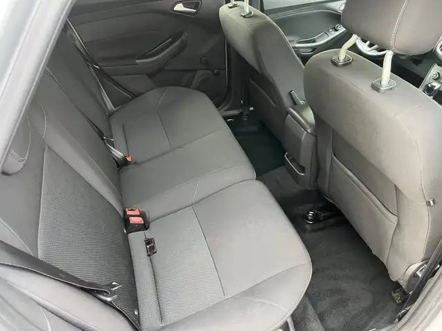 Ford Focus view 11