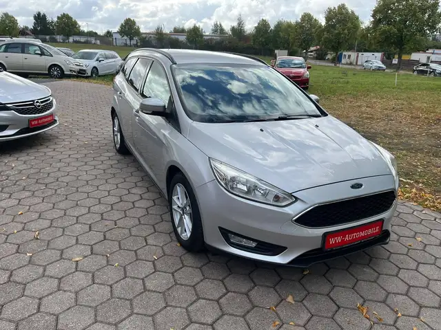 Ford Focus view 3