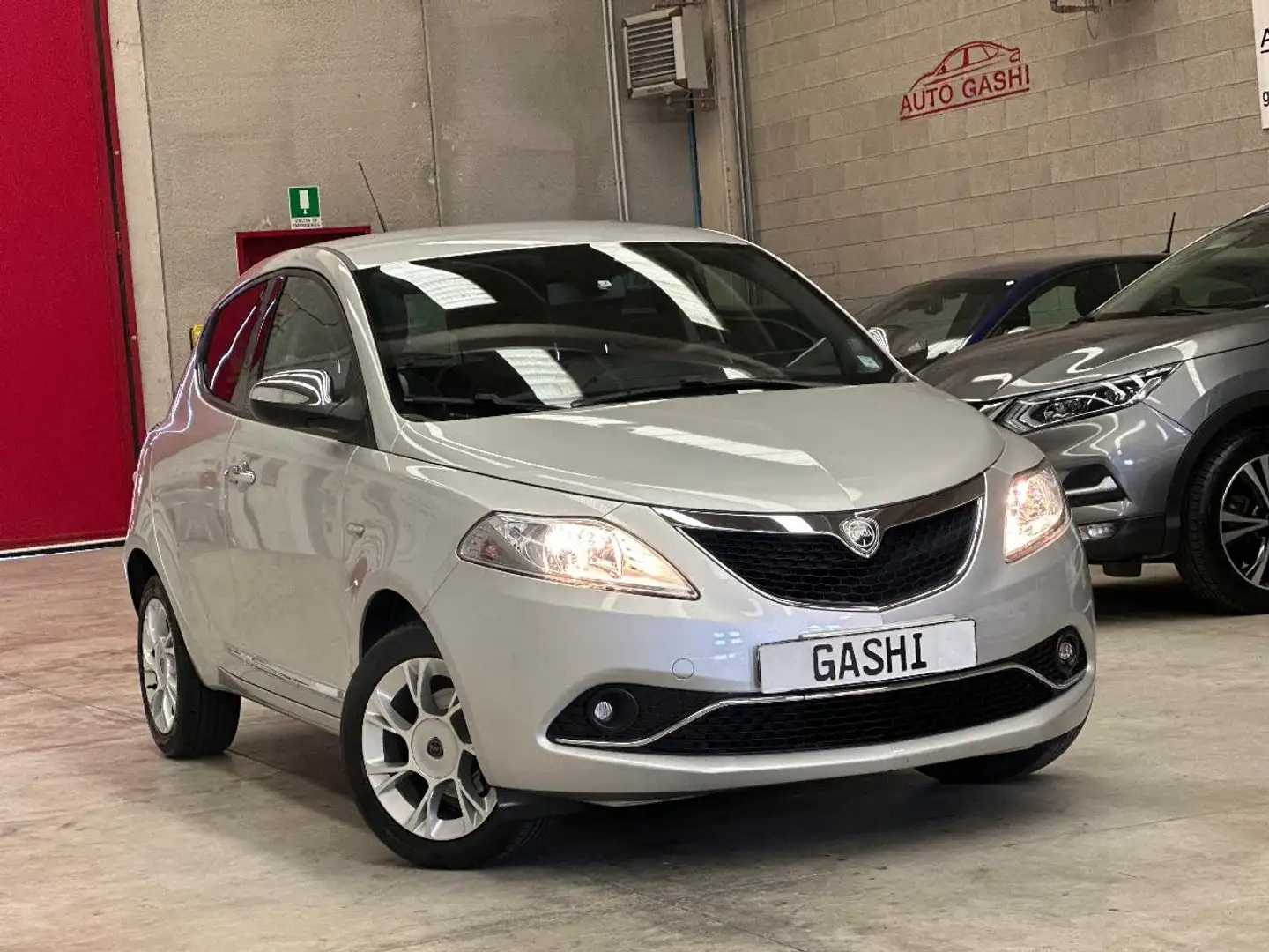 Lancia Ypsilon 1.2 69 CV 5p. Platinum Grau - 1