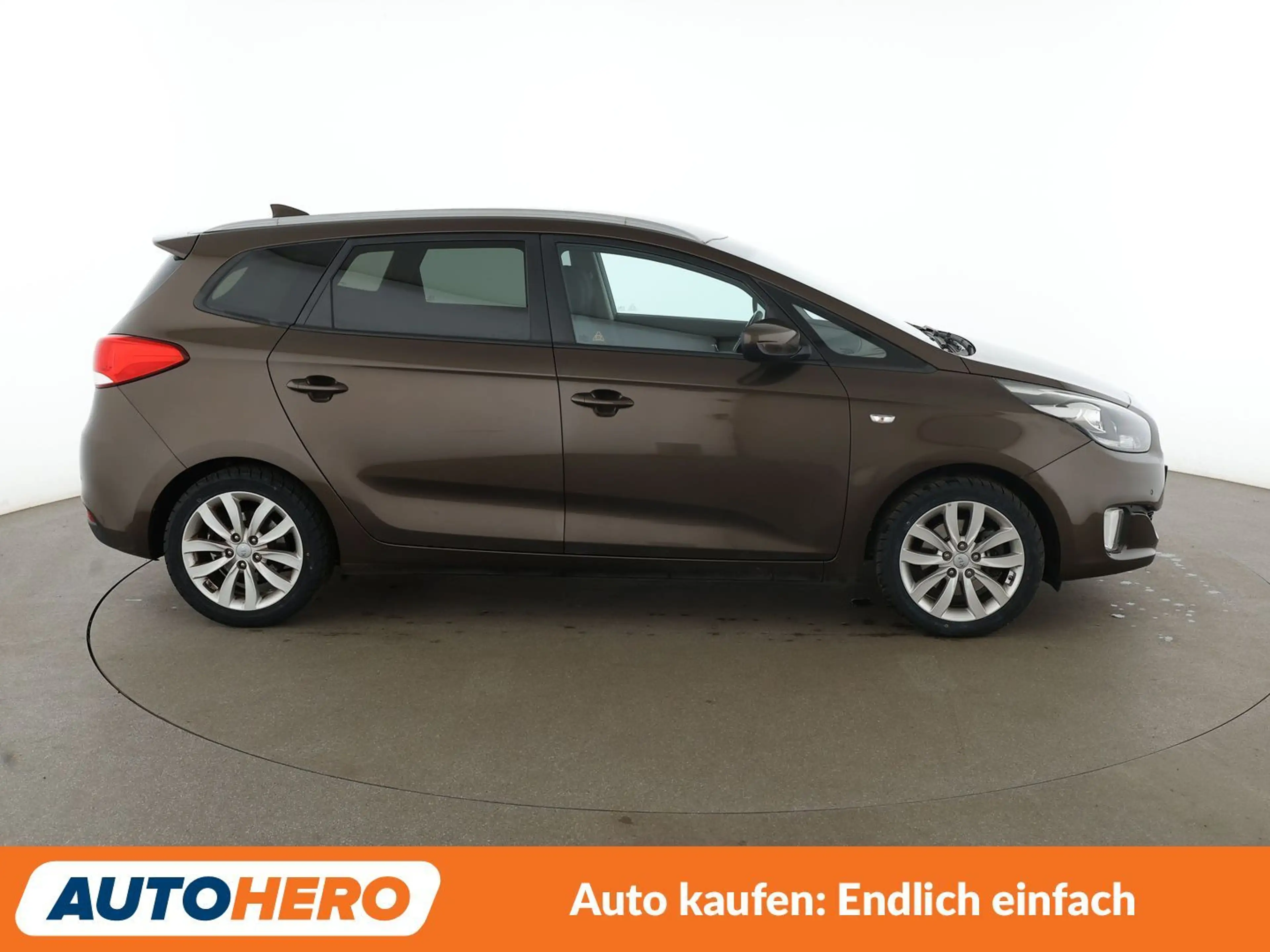 Kia Carens 1.7 CRDi UEFA Euro 2016*NAVI*TEMPO*CAM*PDC*SHZ* — photo 7