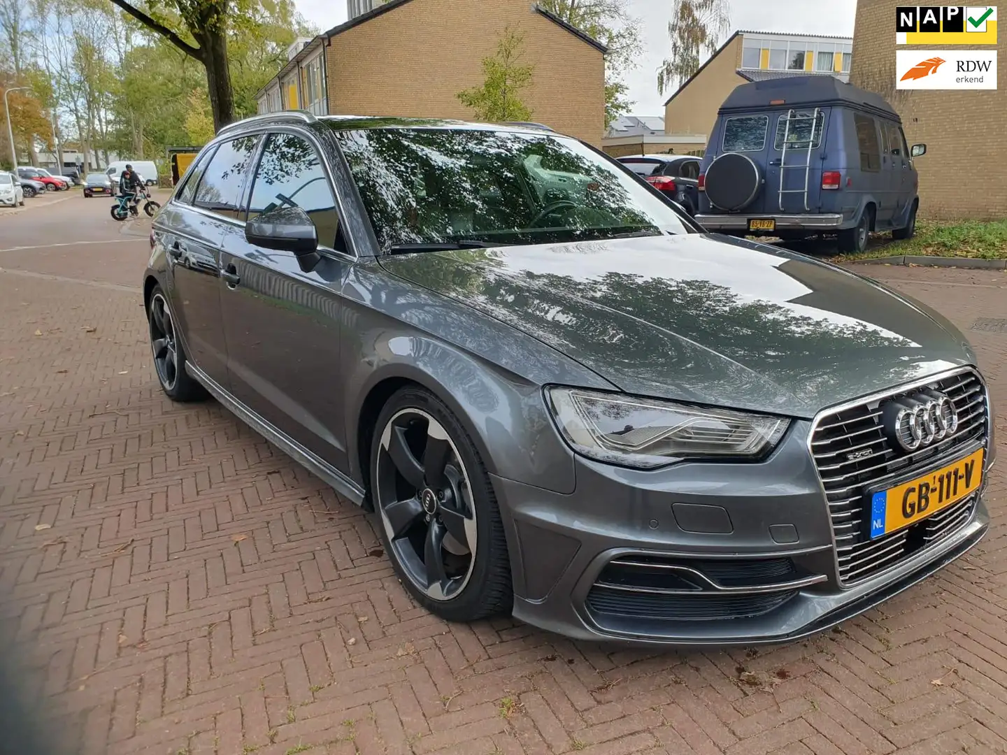 Audi A3 Sportback AUTOMAAT/ Panorama dak/ leuke auto Grijs - 1