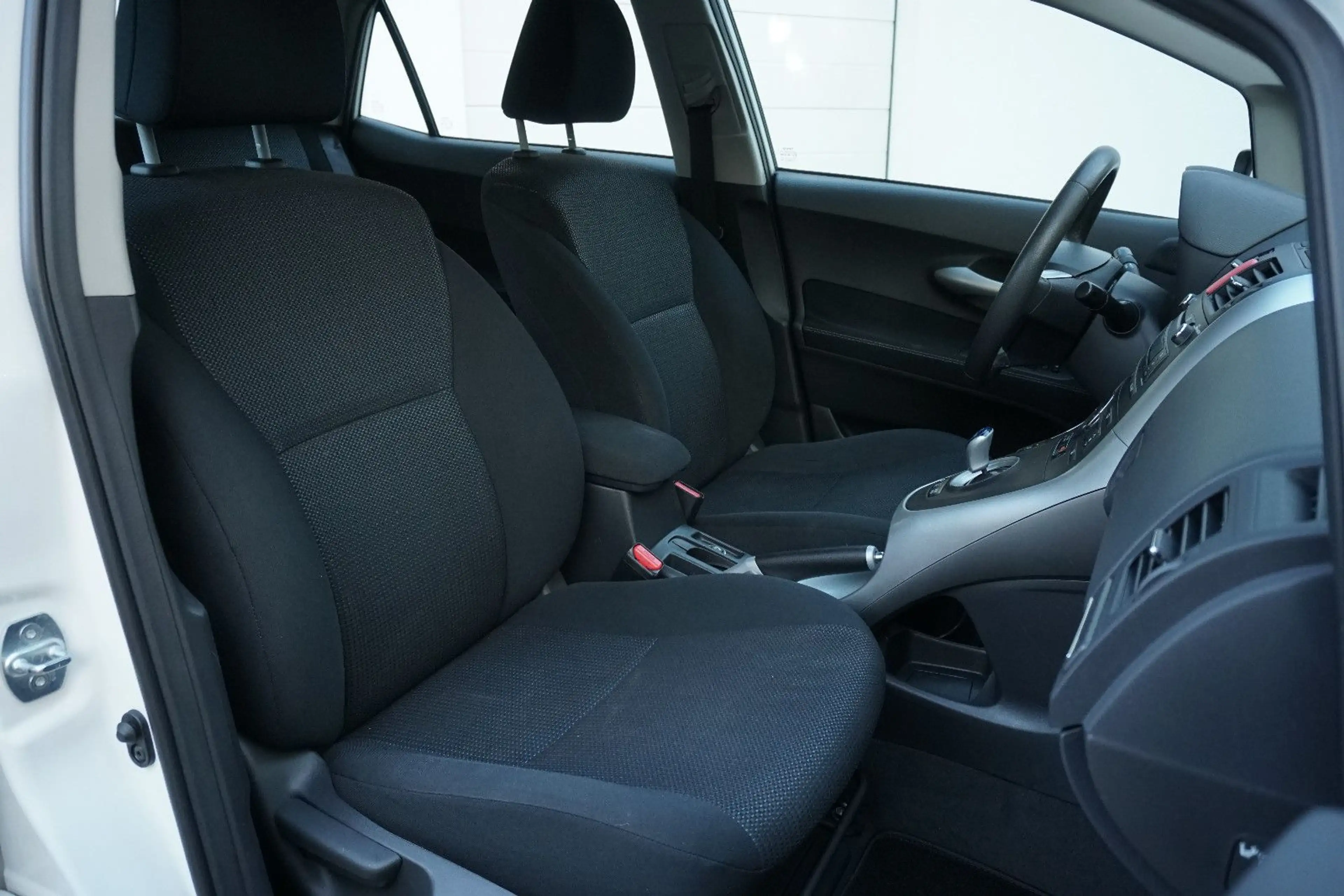 Toyota Auris Hybrid Life | Automatik | TÜV + Insp. Neu — photo 15