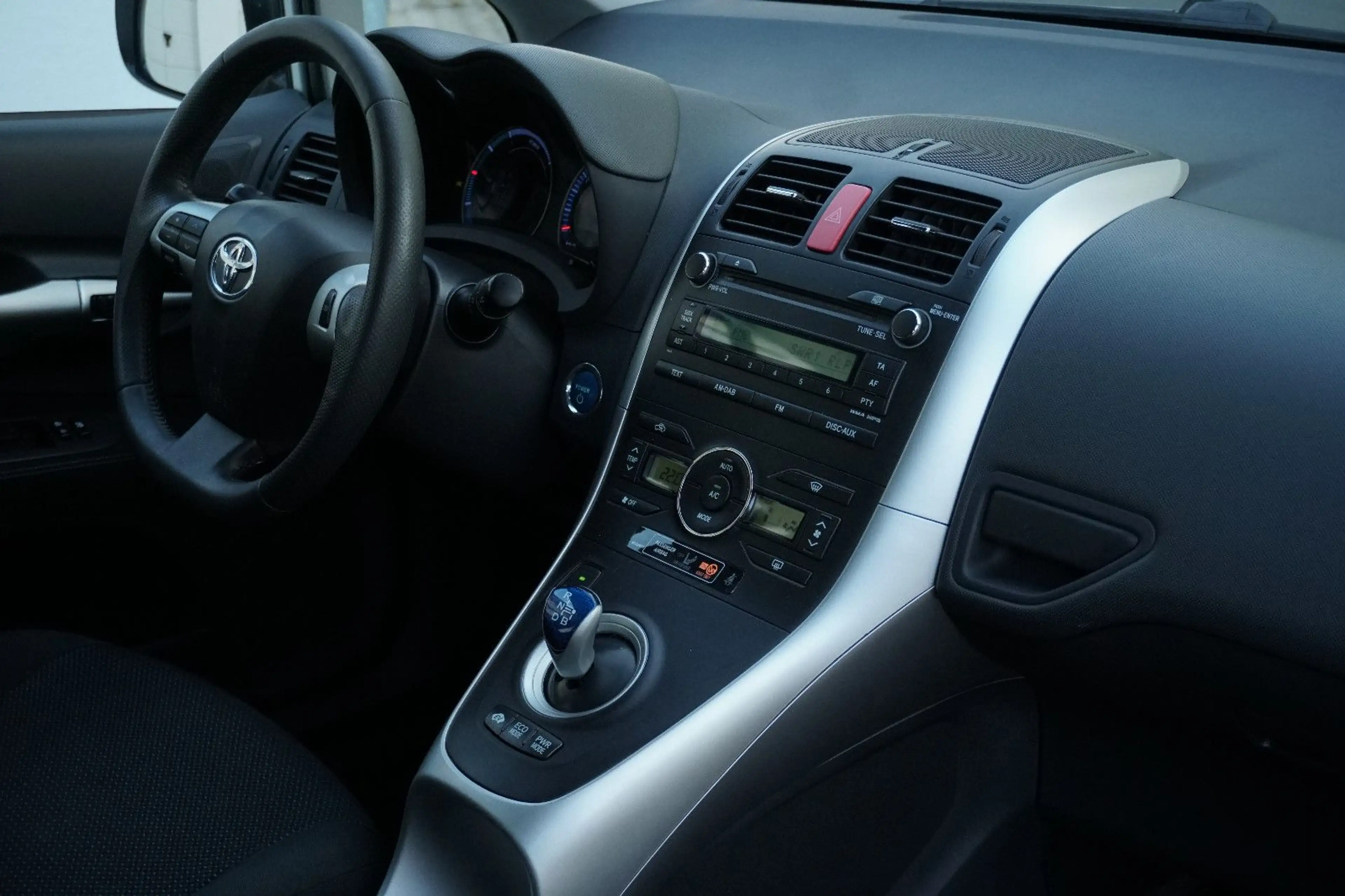 Toyota Auris Hybrid Life | Automatik | TÜV + Insp. Neu — photo 13