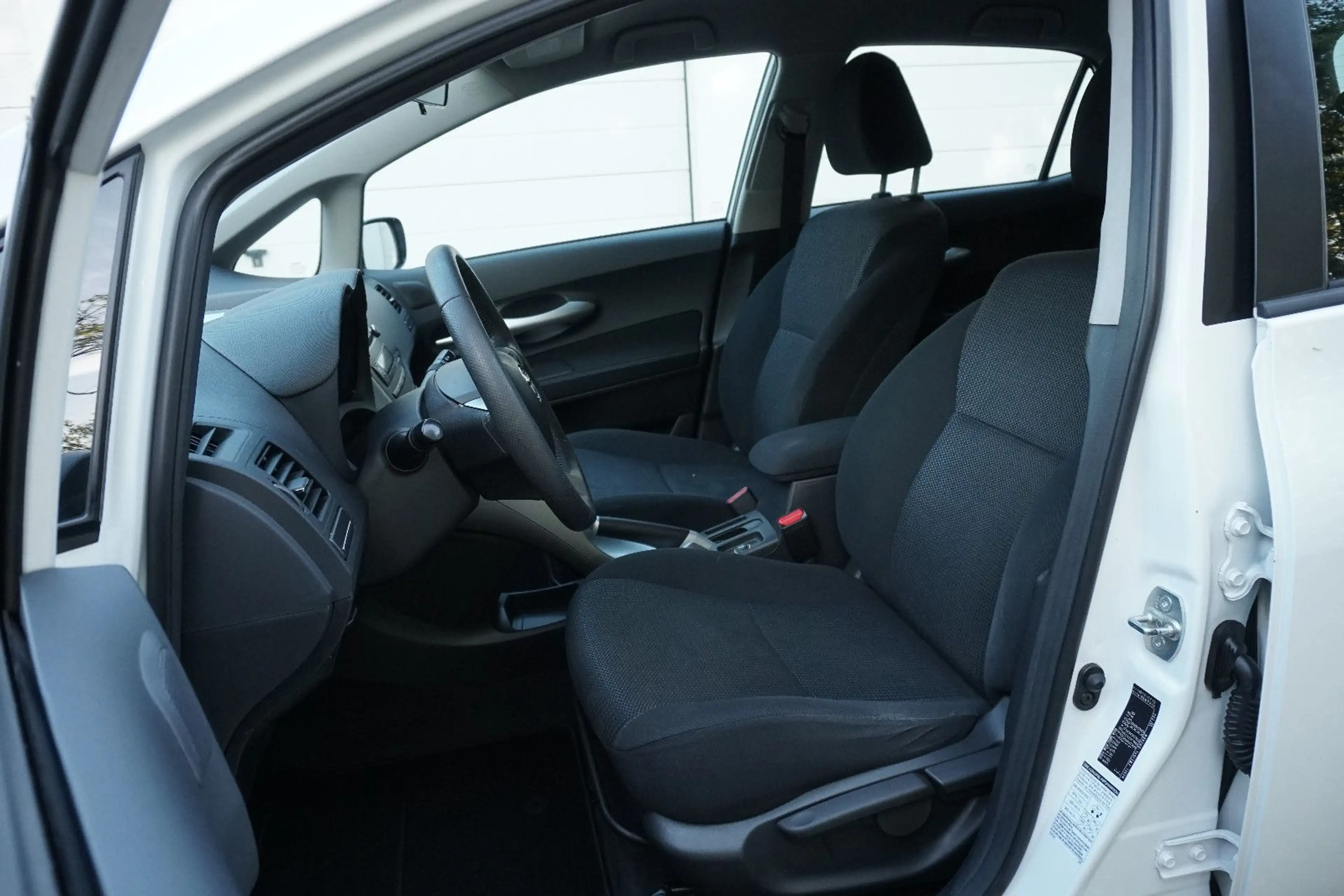 Toyota Auris Hybrid Life | Automatik | TÜV + Insp. Neu — photo 11