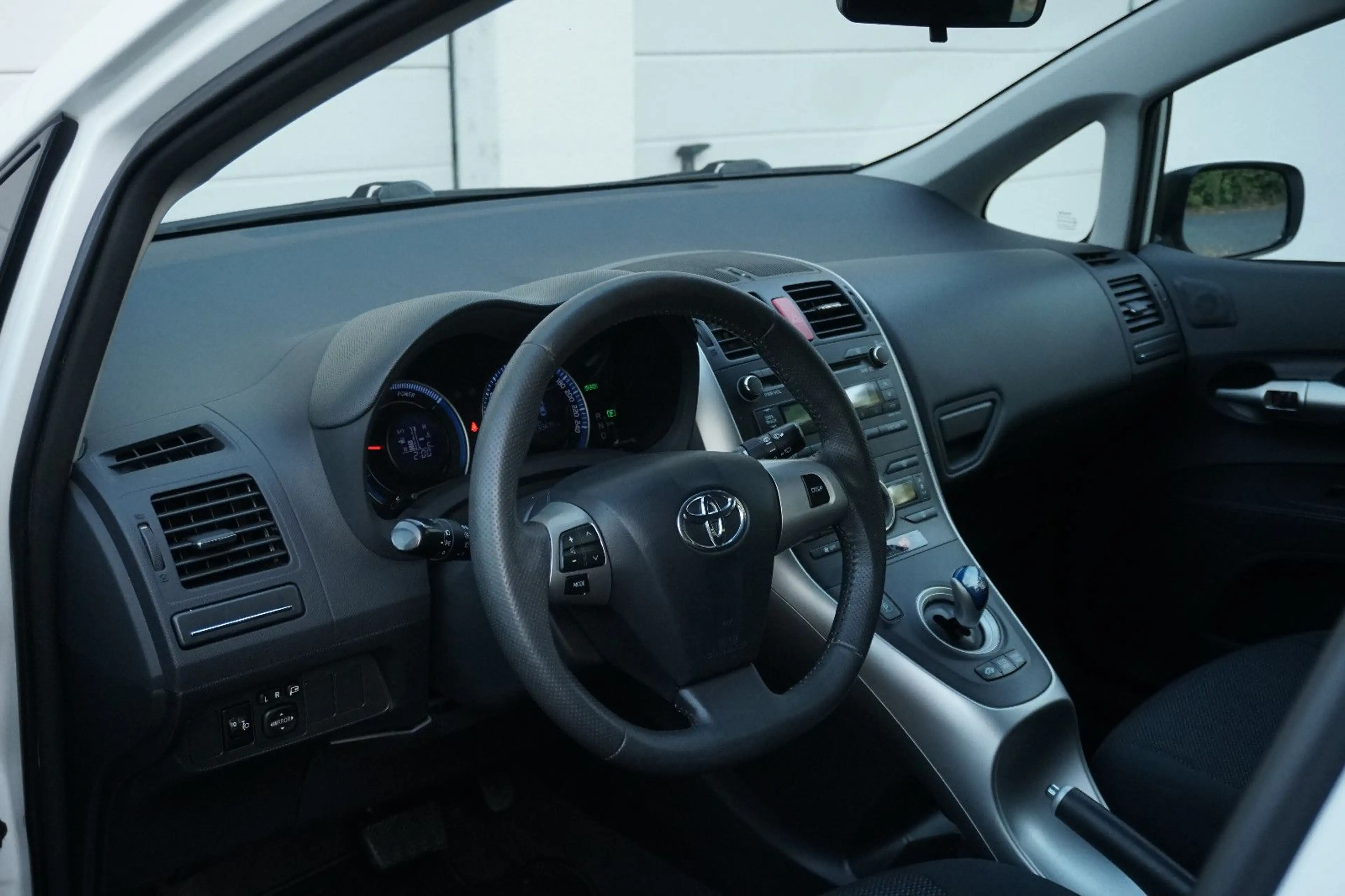 Toyota Auris Hybrid Life | Automatik | TÜV + Insp. Neu — photo 8