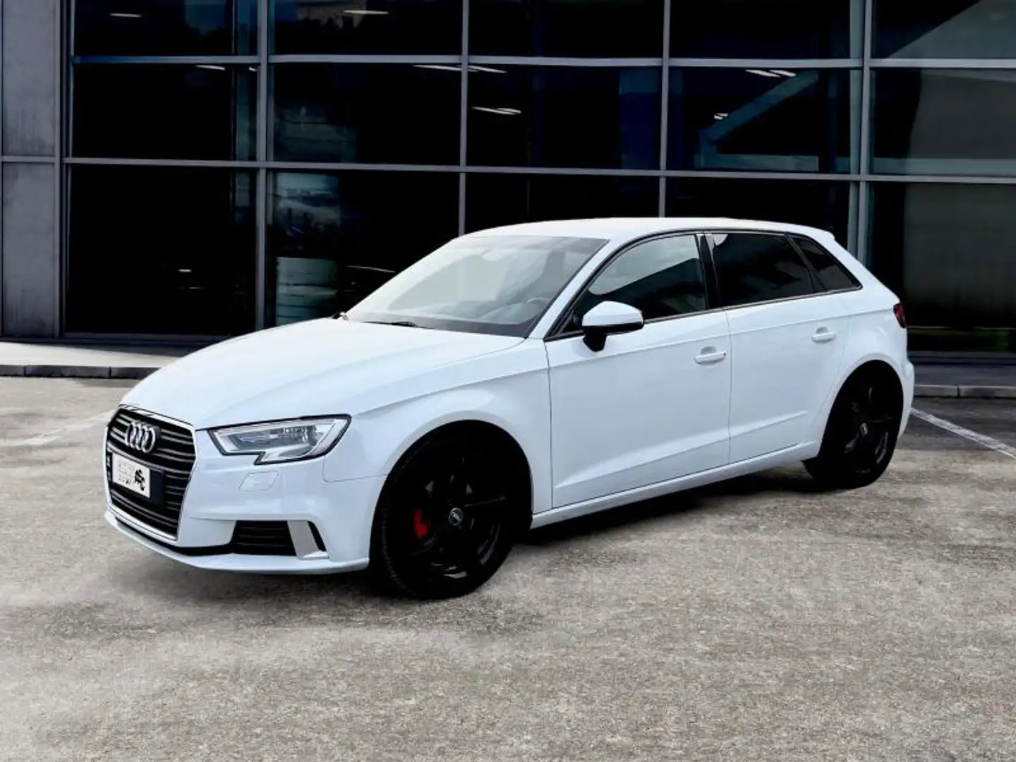 Audi A3 1.6 tdi 110 CV ADATTA ANEOPATENTATI Bianco - 1