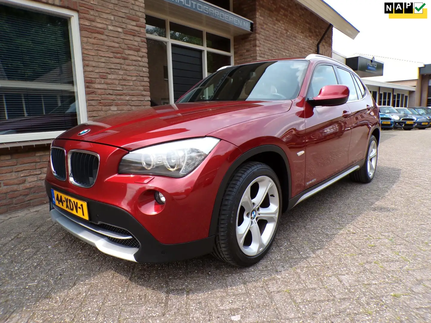 BMW X1 SDrive20i Automaat / Leder / Navi / Panoramadak Red - 1