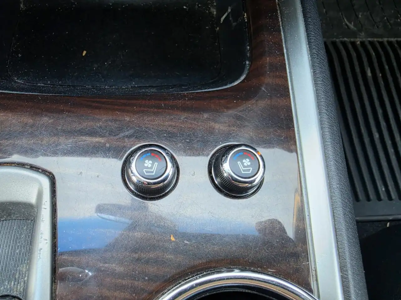 Nissan Pathfinder снимка Nissan Pathfinder