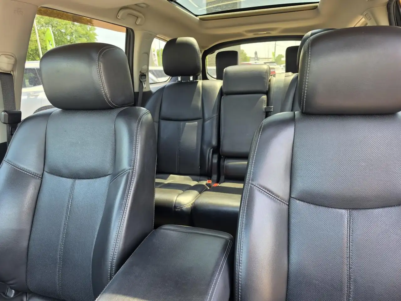 Nissan Pathfinder снимка Nissan Pathfinder
