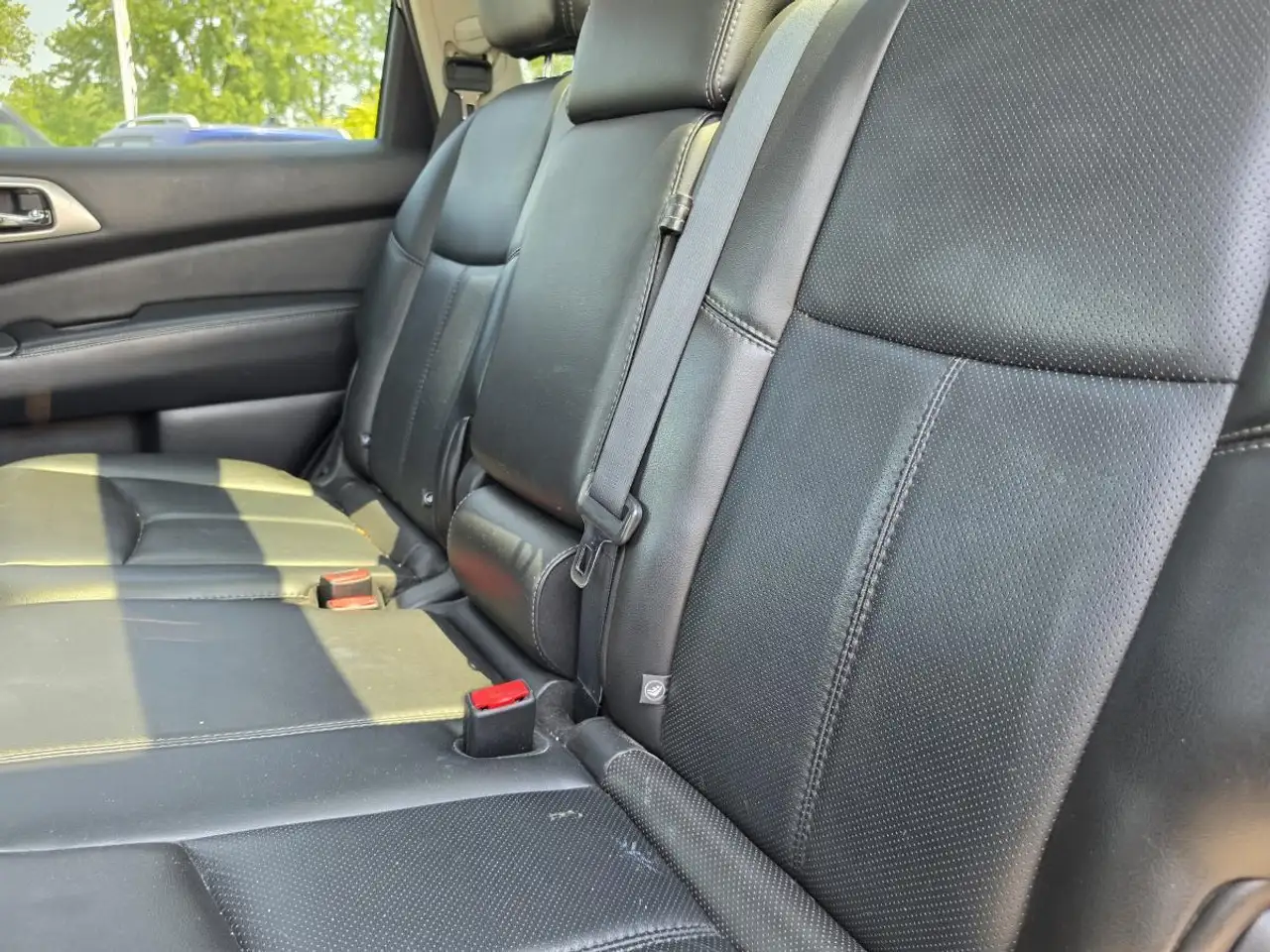 Nissan Pathfinder снимка Nissan Pathfinder