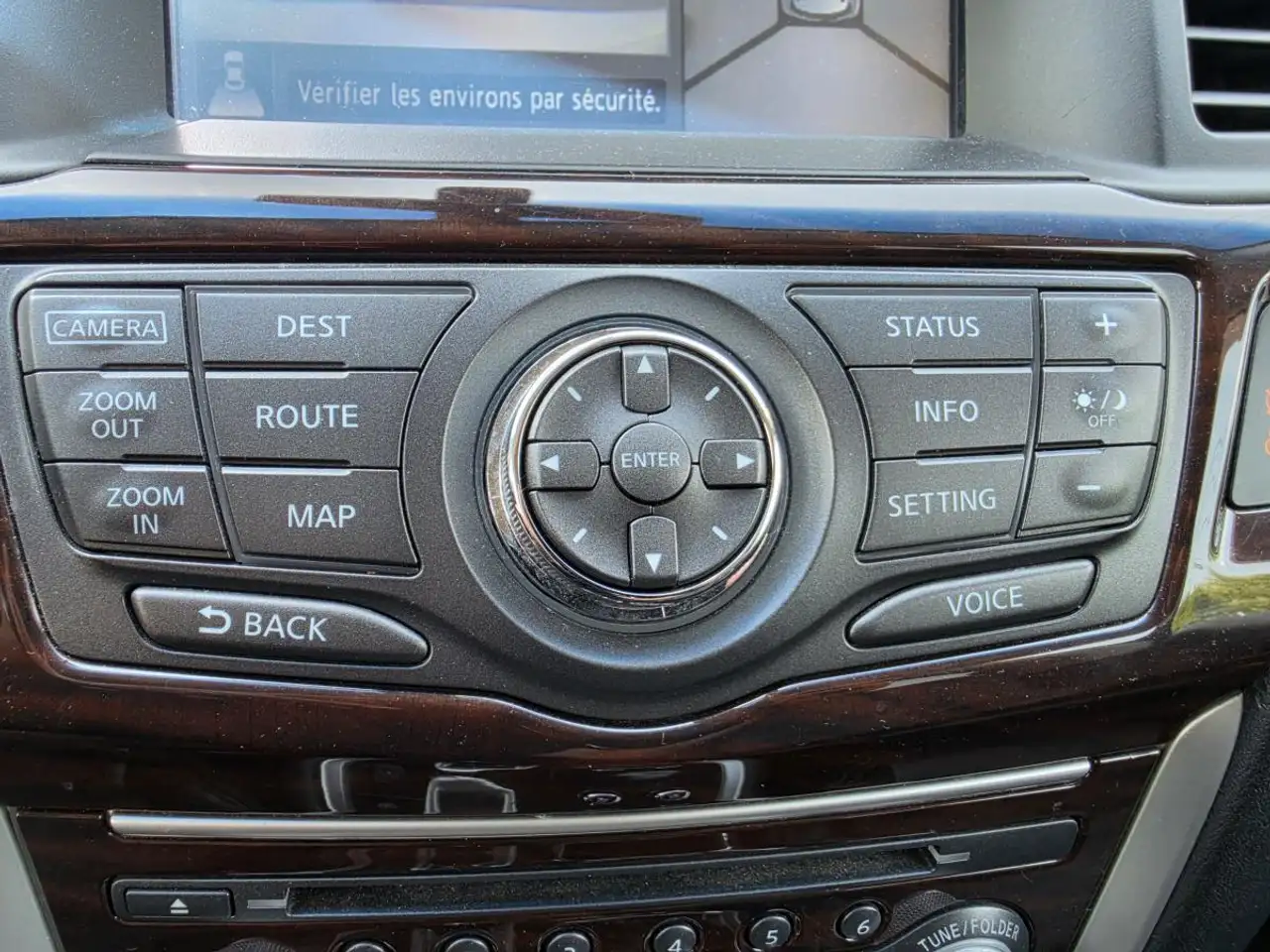 Nissan Pathfinder снимка Nissan Pathfinder