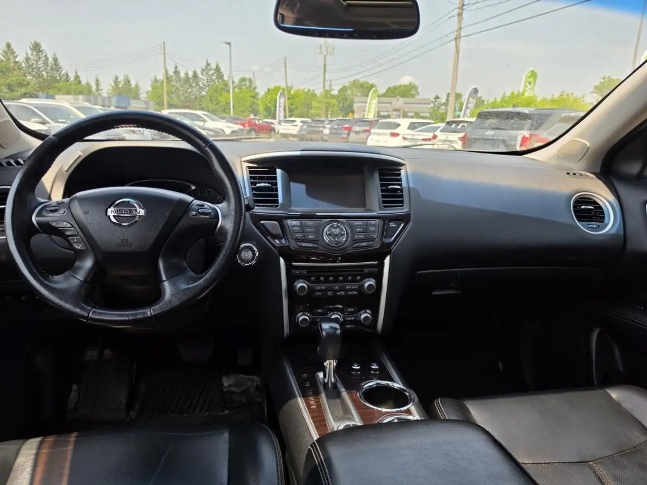 Nissan Pathfinder снимка Nissan Pathfinder