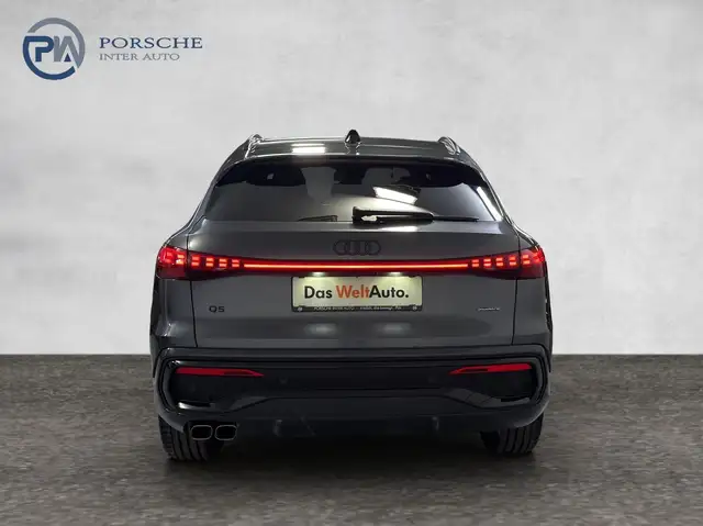 Audi Q5 view 4