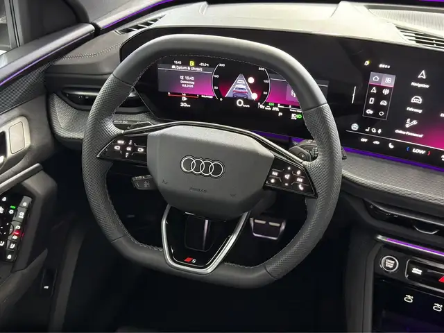 Audi Q5 view 8