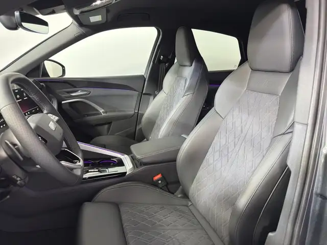 Audi Q5 view 13