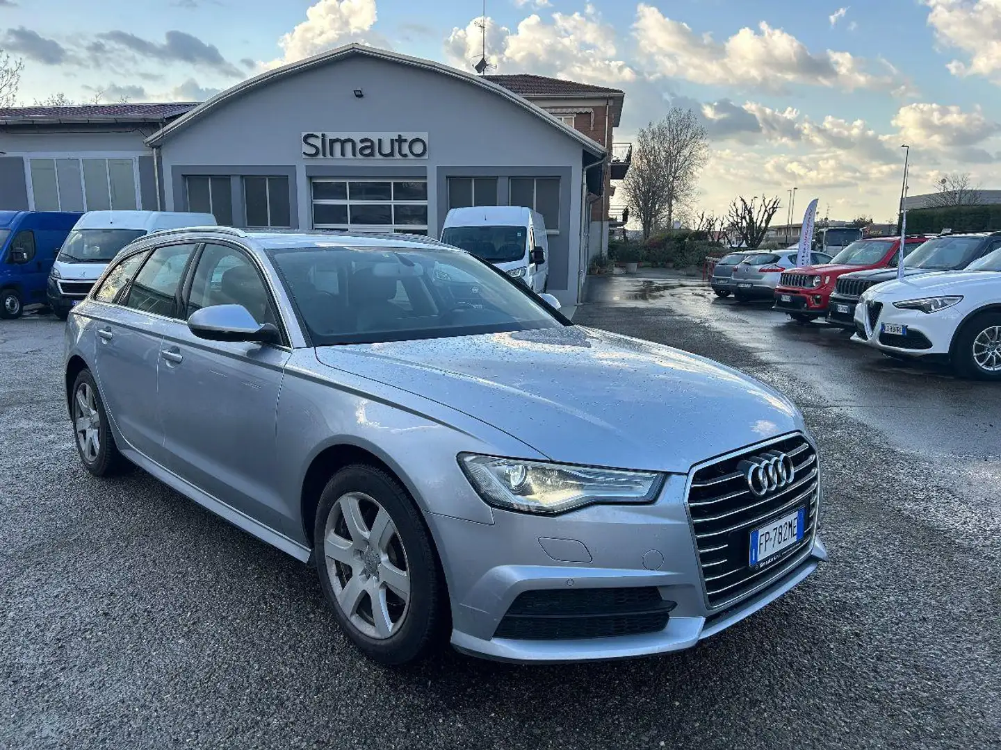 Audi A6 Avant 2.0 TDI 190CV ultra S tronic Business Grau - 1