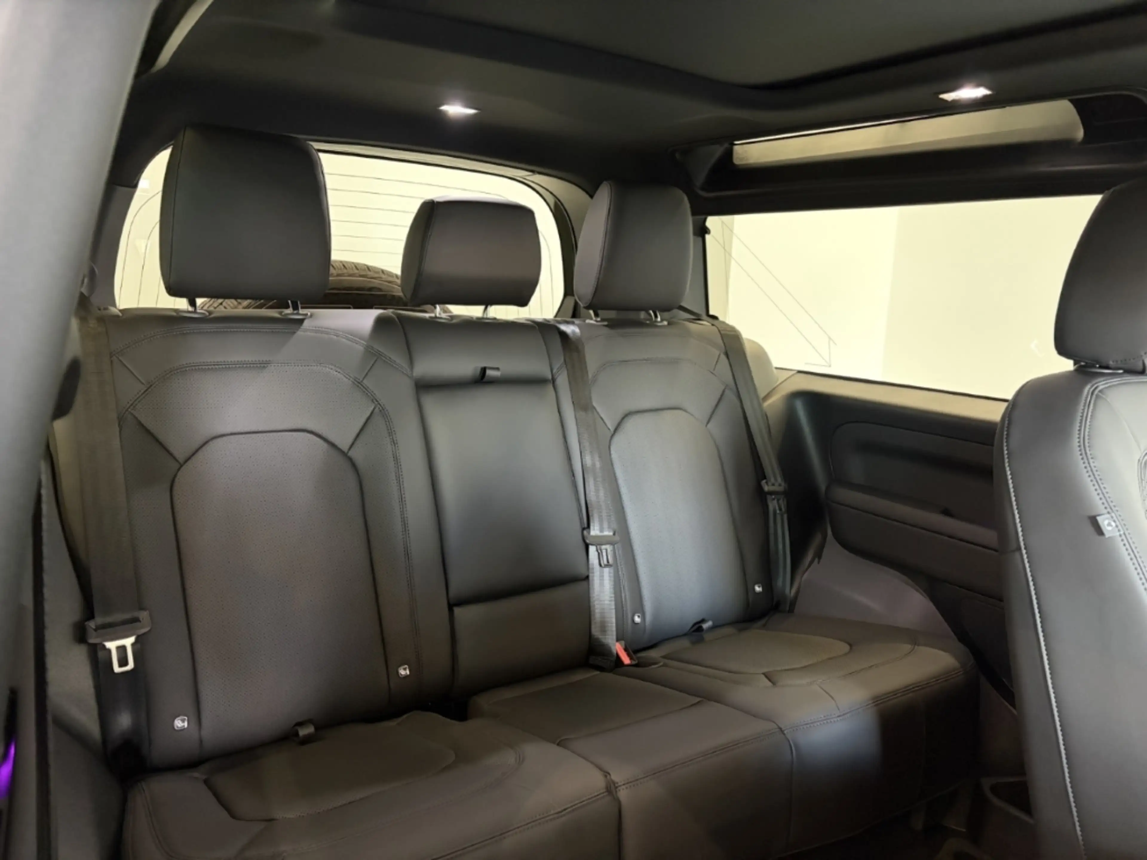 Land Rover Defender 90 D250 X-Dynamic SE HUD Luftfederung — photo 5