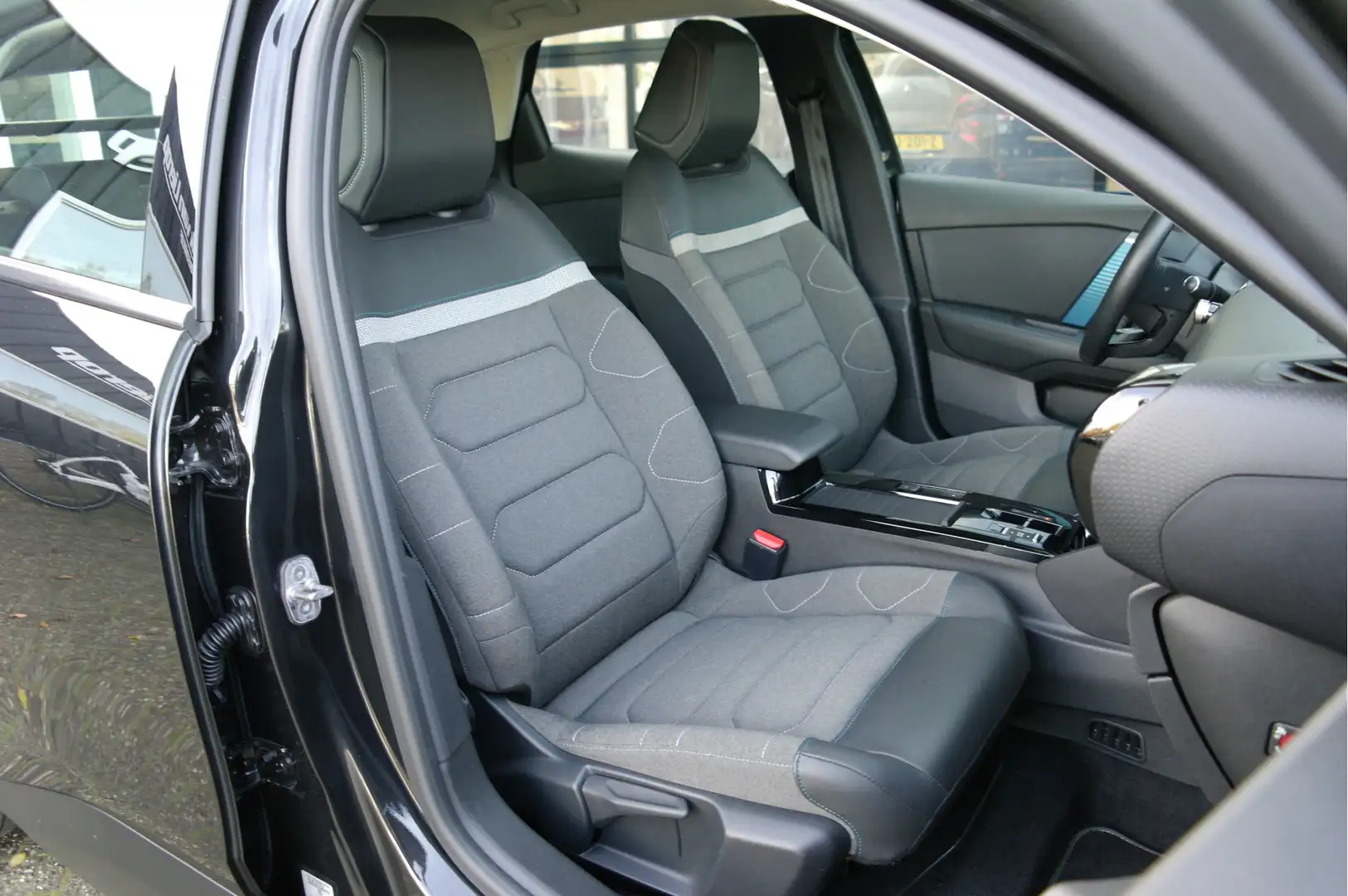 Citroen E-C4 Electric Feel Edition 50 kWh | NL-Auto | Head-Up | Keyless Noir - 2