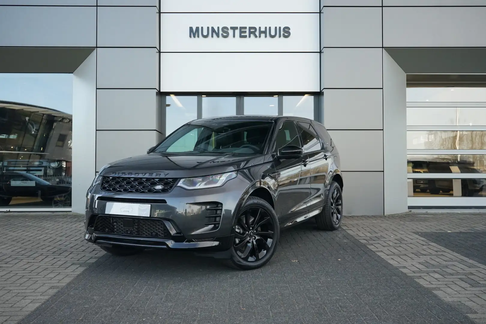 Land Rover Discovery Sport P270e PHEV Dynamic Edition | Elektrische trekhaak Grijs - 1