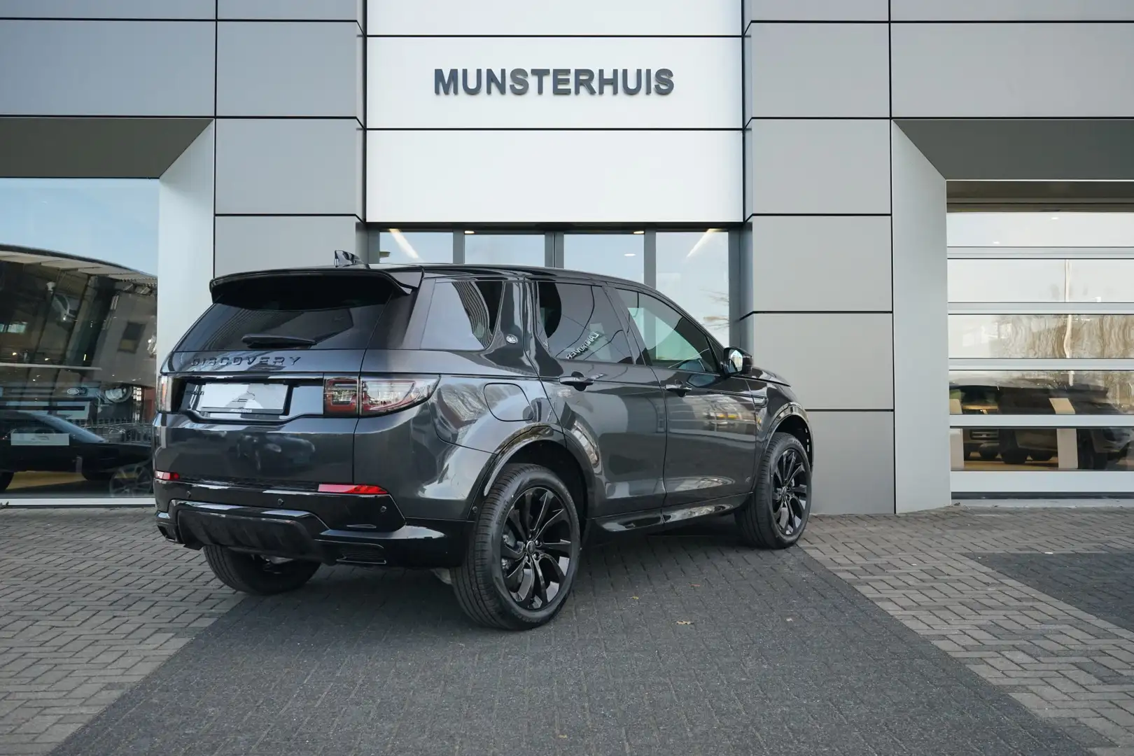 Land Rover Discovery Sport P270e PHEV Dynamic Edition | Elektrische trekhaak Grijs - 2