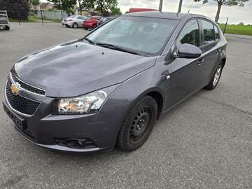 Cruze hatchback 1.6i LS