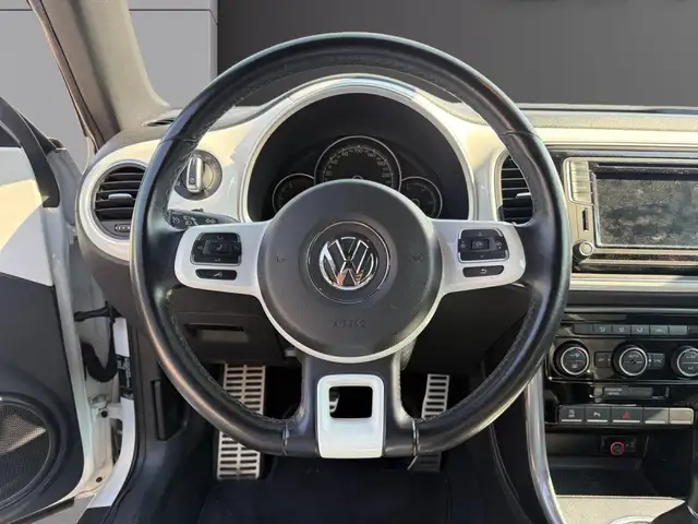Volkswagen Beetle view 13