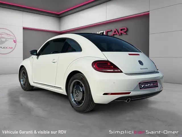 Volkswagen Beetle view 3