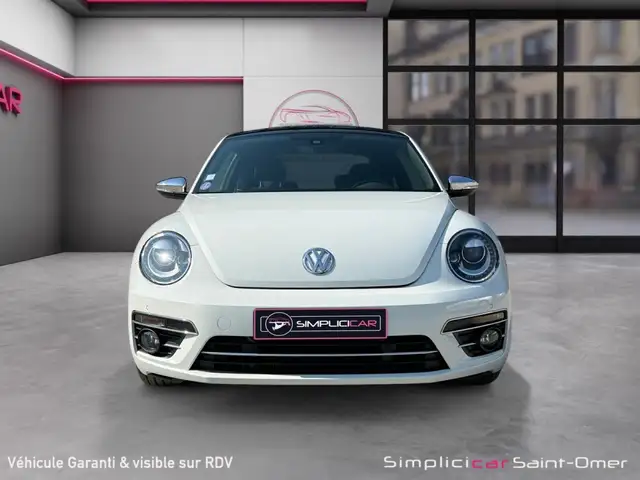 Volkswagen Beetle view 4