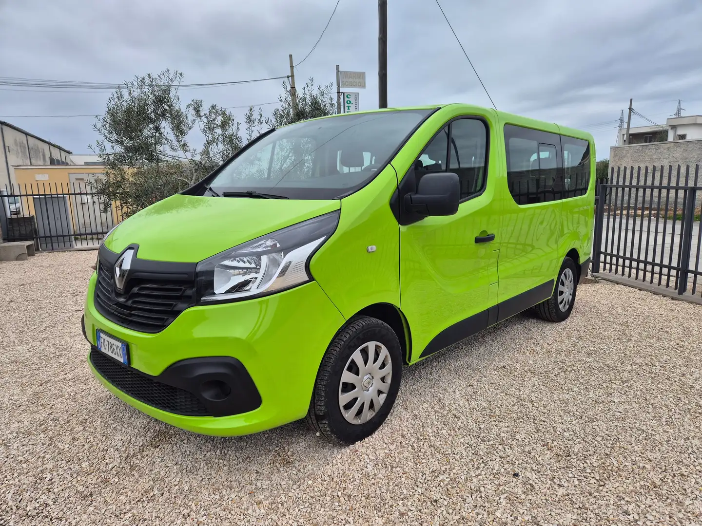 Renault Trafic Verde - 1