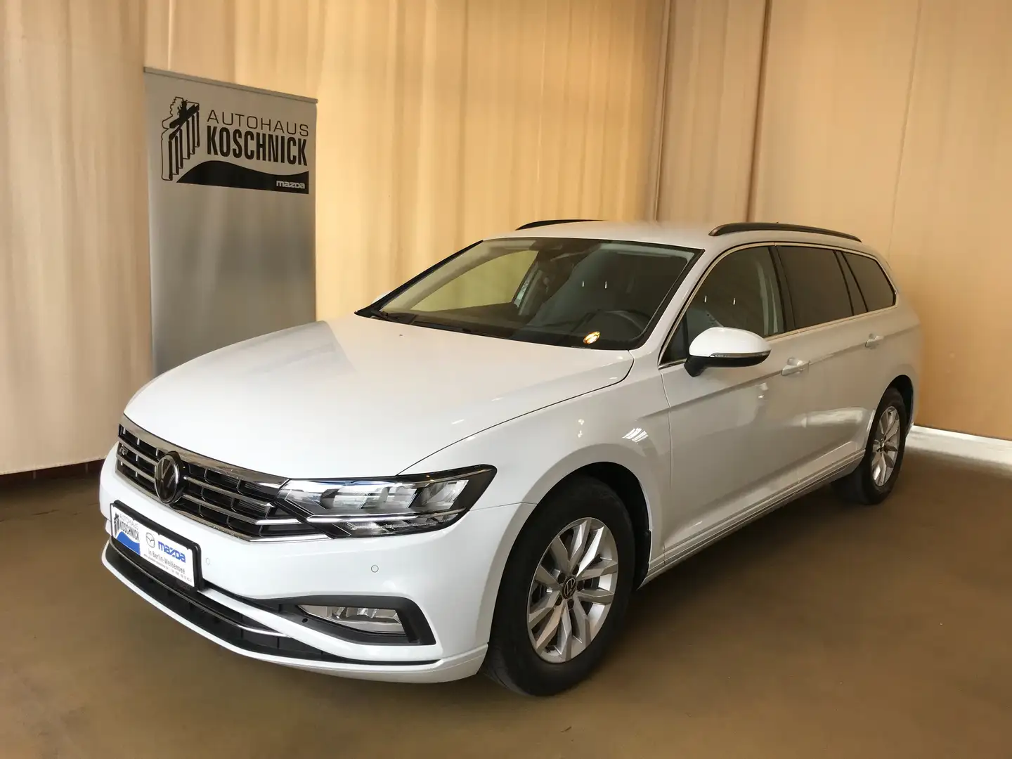 Volkswagen Passat Variant 2.0 TDI Business (EURO 6d) R-LINE-GRILL Bílá - 1