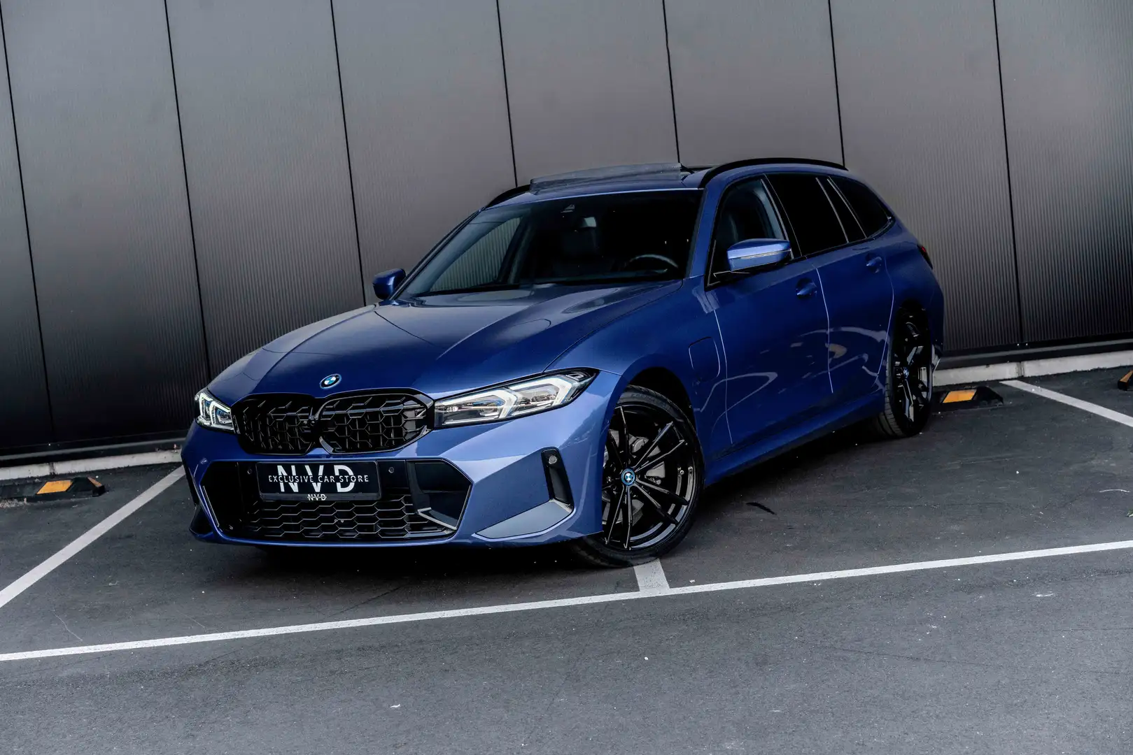BMW 330 330e SA | M-sport | Pano | Headup | ACC | Carplay Blauw - 1