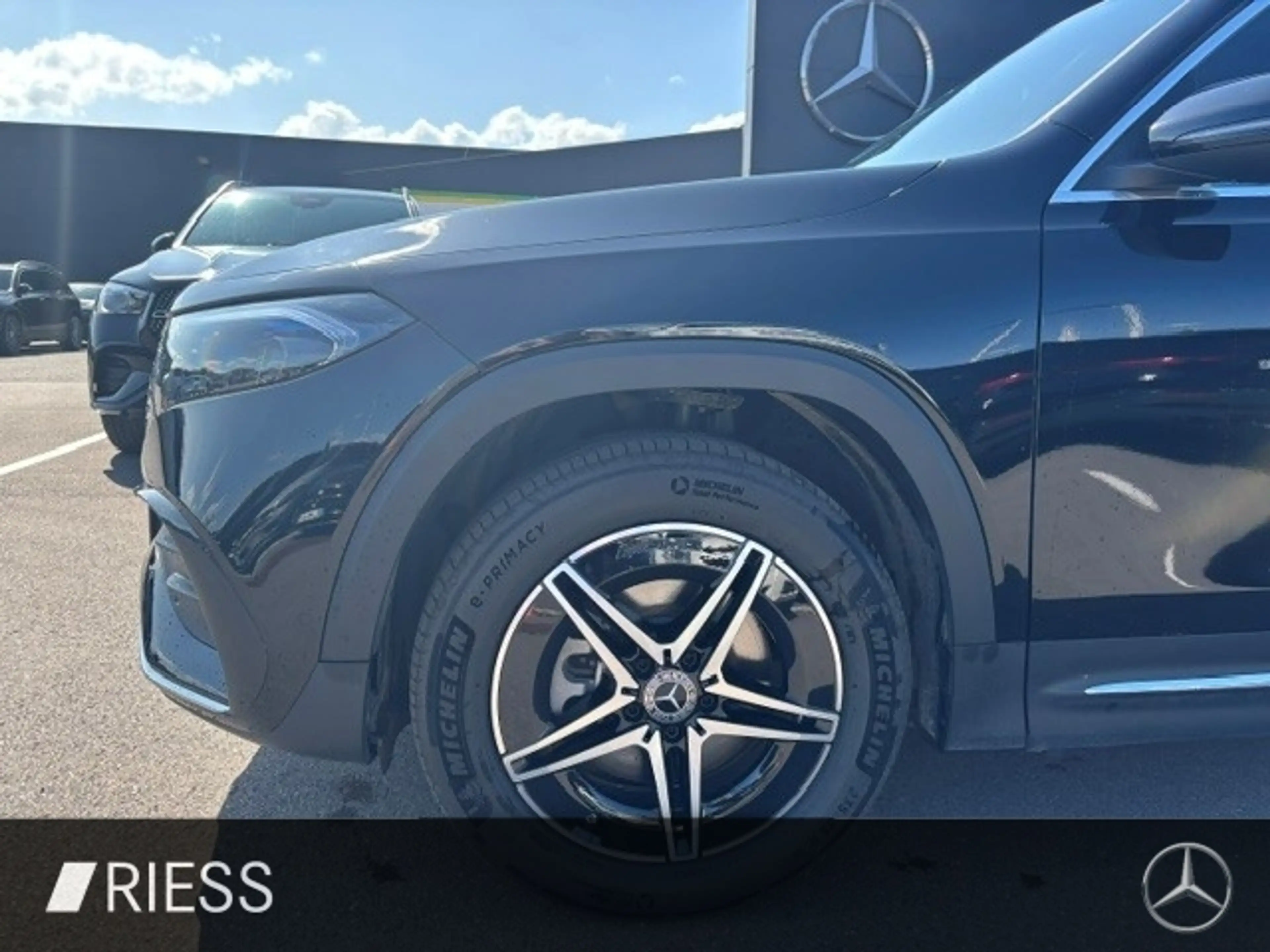 Mercedes-Benz EQB 300 4M AMG Sport Distr Pano W-Paket Kamera — photo 9