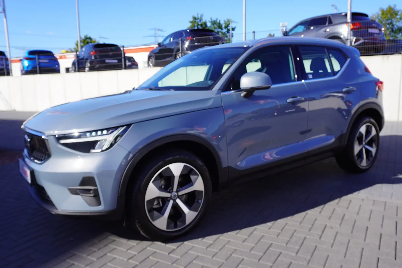 Volvo XC40 2.0 Black Edition Aut. LED Navi Pano Gris - 2