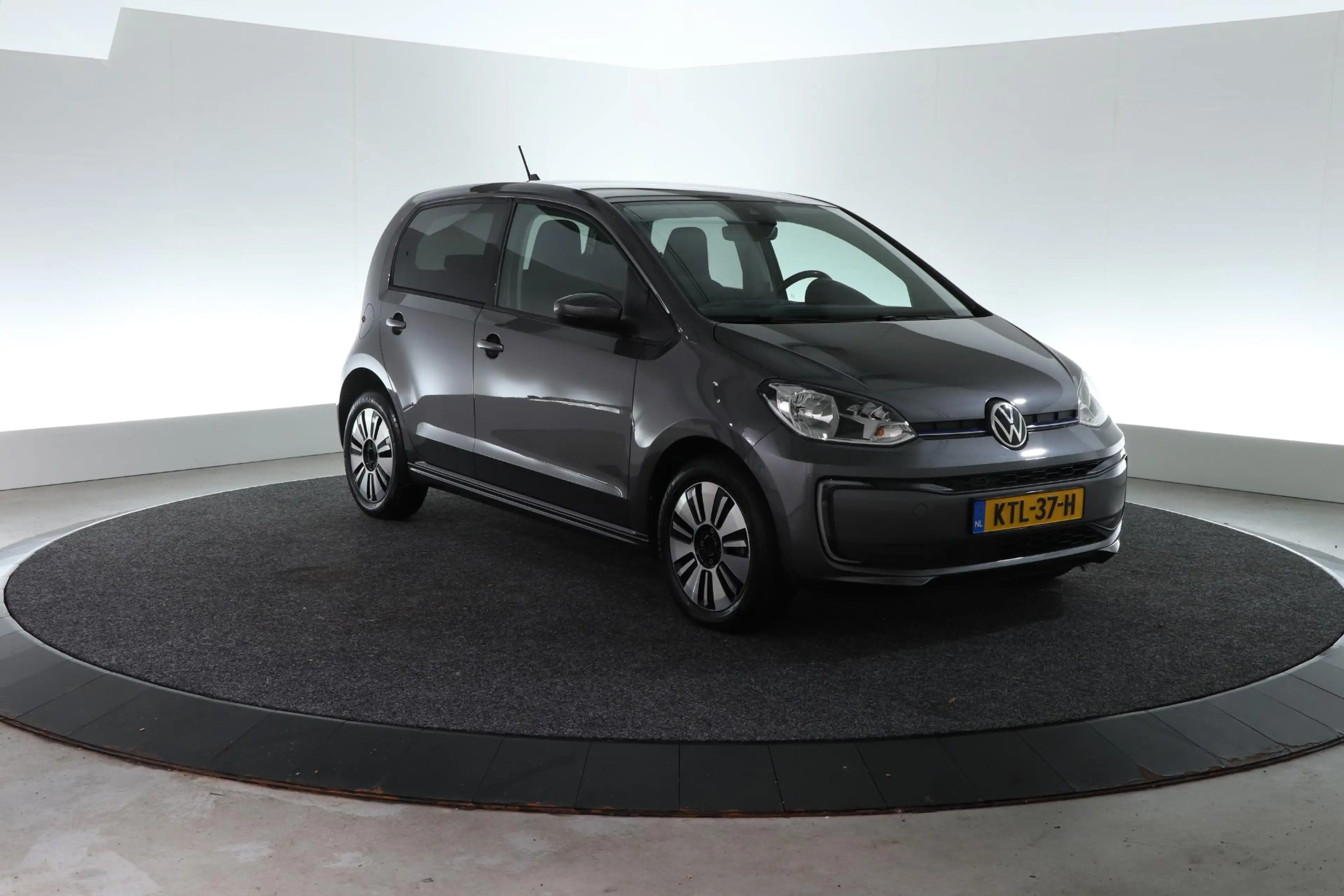 Volkswagen e-up! e-up! Style | CAMERA | CRUISE | STOELVERW. | SOH 8 — photo 12